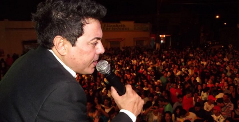 Cantor Daniel Diau anuncia retorno à banda Calcinha Preta