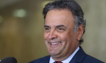 PF diz que Aécio Neves foi apreendido com bloqueador ilegal de sinal telefônico