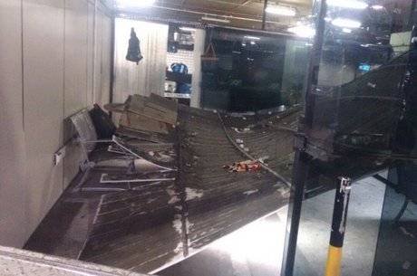 Dois feridos no aeroporto de Salvador após queda de parte do teto!