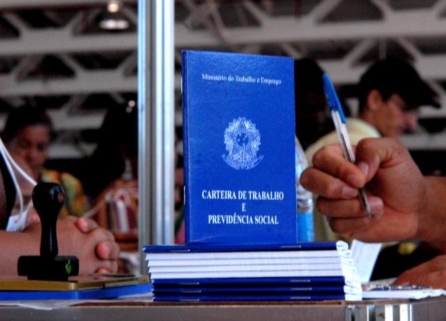 Vagas são abertas por empresas para pessoas acima dos 50 anos
