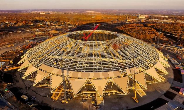 Atrasado, estádio da Copa ainda está sem gramado e preocupa Fifa