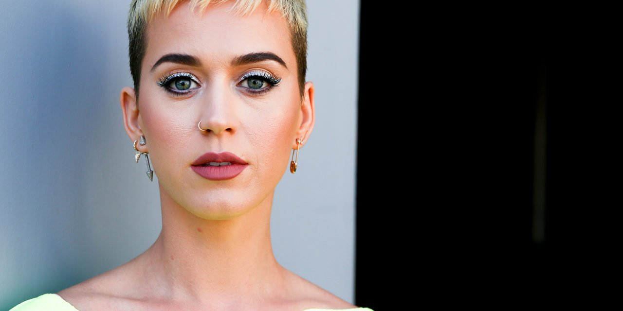 Bandidos armados tentam roubar caminhão com figurinos de Katy Perry no Rio.