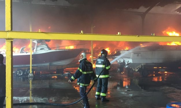 Incêndio atinge estaleiro na Cidade Baixa, em Salvador
