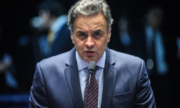 Senador Aécio Neves passa mal e é levado para hospital em Brasília