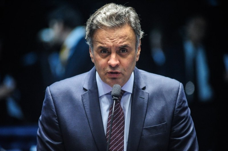 Senador Aécio Neves passa mal e é levado para hospital em Brasília