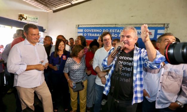 Rui costa e Angelo coronel marcam presença na assinatura da unidade básica de saúde no IAPI