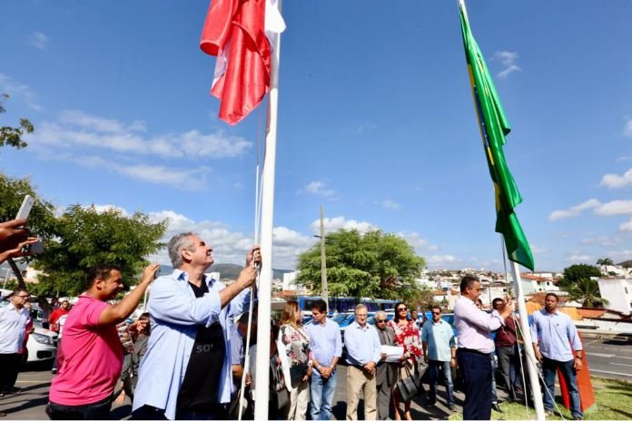 No Prado Valadares, em Jequié, Angelo Coronel destaca “revolução na saúde” feita por Rui Costa