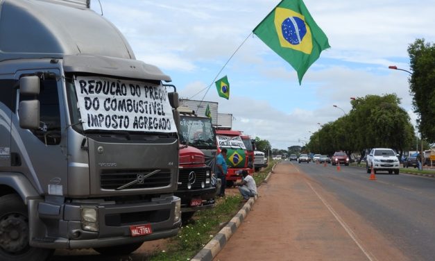Quem são e o que querem os caminhoneiros que estão parando o país?