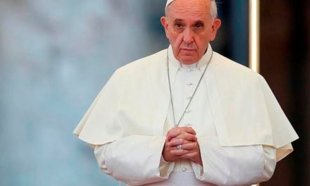 Em carta, Papa Francisco se pronuncia sobre escândalos sexuais envolvendo padres