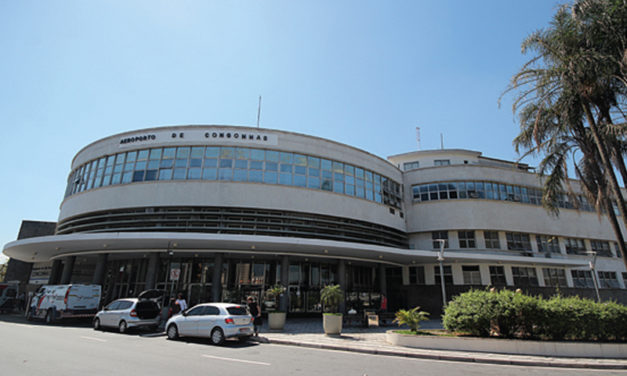 Pistolas escondidas em embalagens de perfume em Congonhas