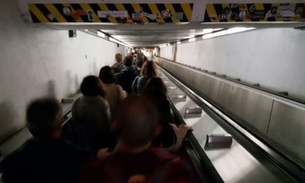Em Roma escada rolante deixa feridos após pane
