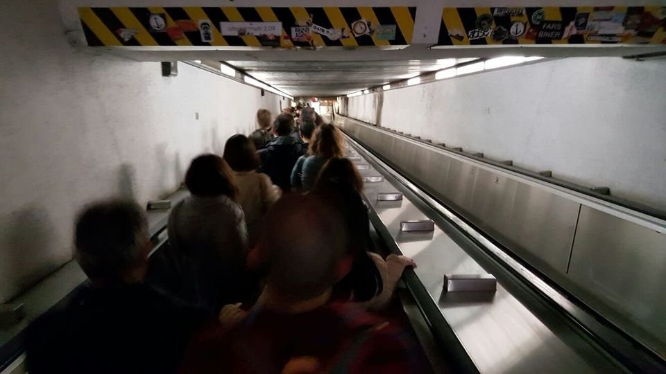 Em Roma escada rolante deixa feridos após pane