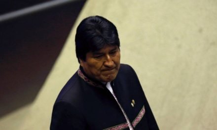 Evo Morales pode ajudar no diálogo entre Bolsonaro e Maduro, avalia especialista