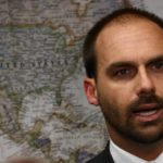 Sem votos no Senado, Bolsonaro admite rever indicação de Eduardo para embaixada