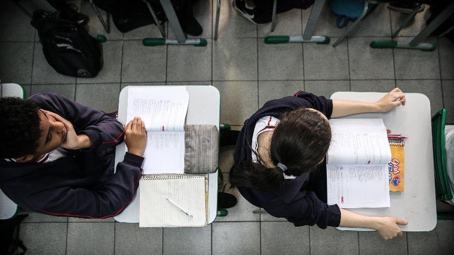 Cerca de 40% dos professores do ensino médio do Brasil não tem formação no que ensinam
