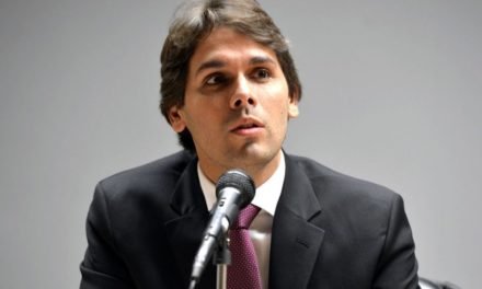Em meio à crise no INSS, Governo Bolsonaro anuncia demissão de presidente do órgão