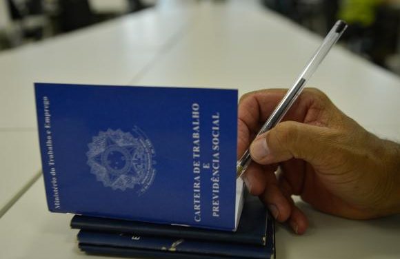 Segundo IBGE, Taxa média de desemprego sobe e é a maior desde 2012